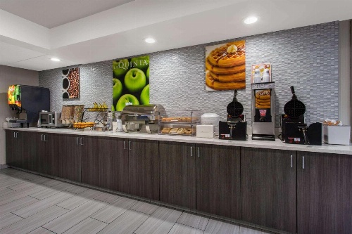 La Quinta Inn & Suites by Wyndham Effingham image 1