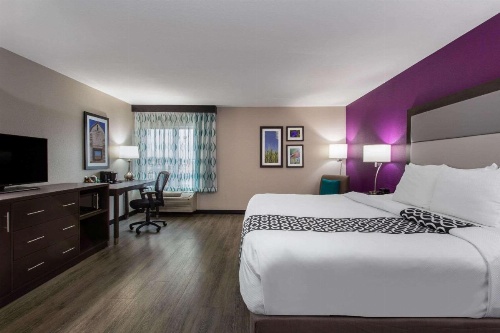 La Quinta Inn & Suites by Wyndham Effingham image 12