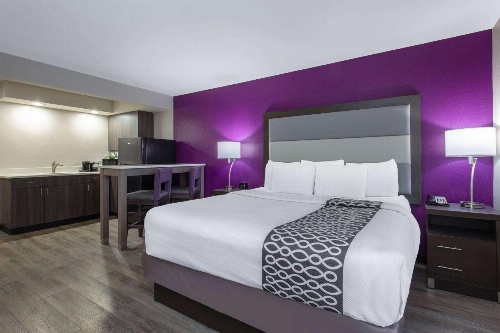 La Quinta Inn & Suites by Wyndham Effingham image 2