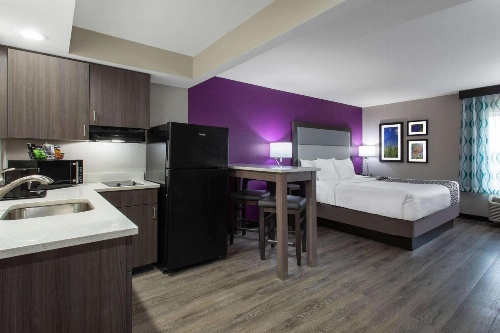 La Quinta Inn & Suites by Wyndham Effingham image 3