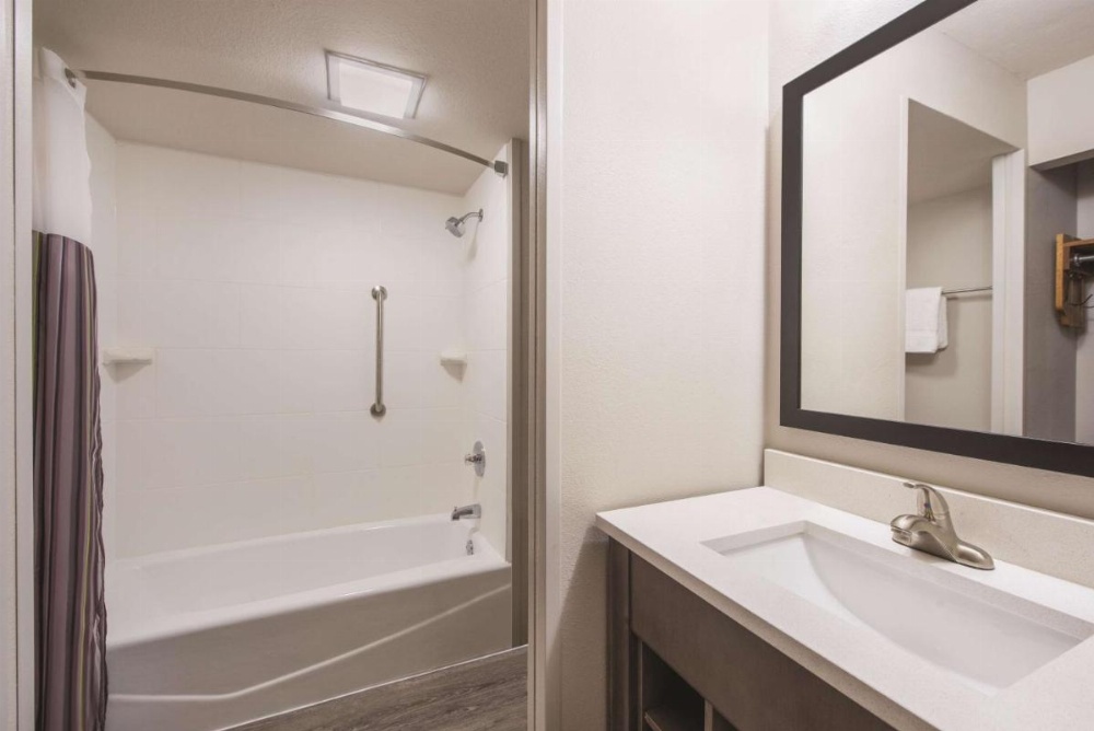 Room image 4
