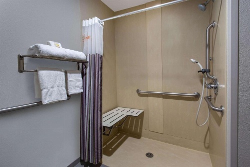 La Quinta Inn & Suites by Wyndham Effingham image 7