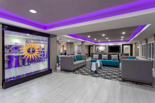 La Quinta Inn & Suites by Wyndham Effingham image 9